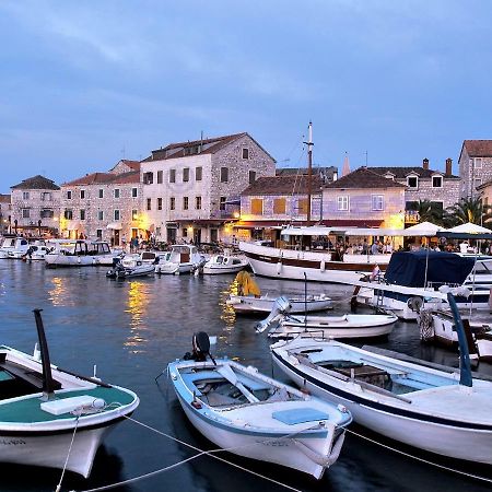 House At The Seafront Apartment Stari Grad  Exterior photo