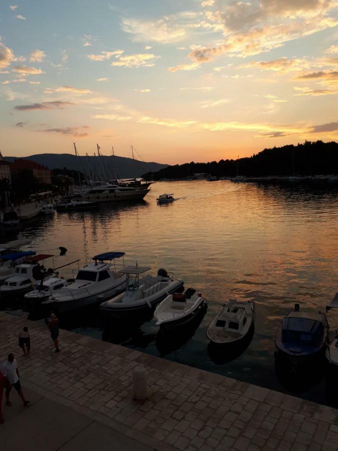 House At The Seafront Apartment Stari Grad  Exterior photo