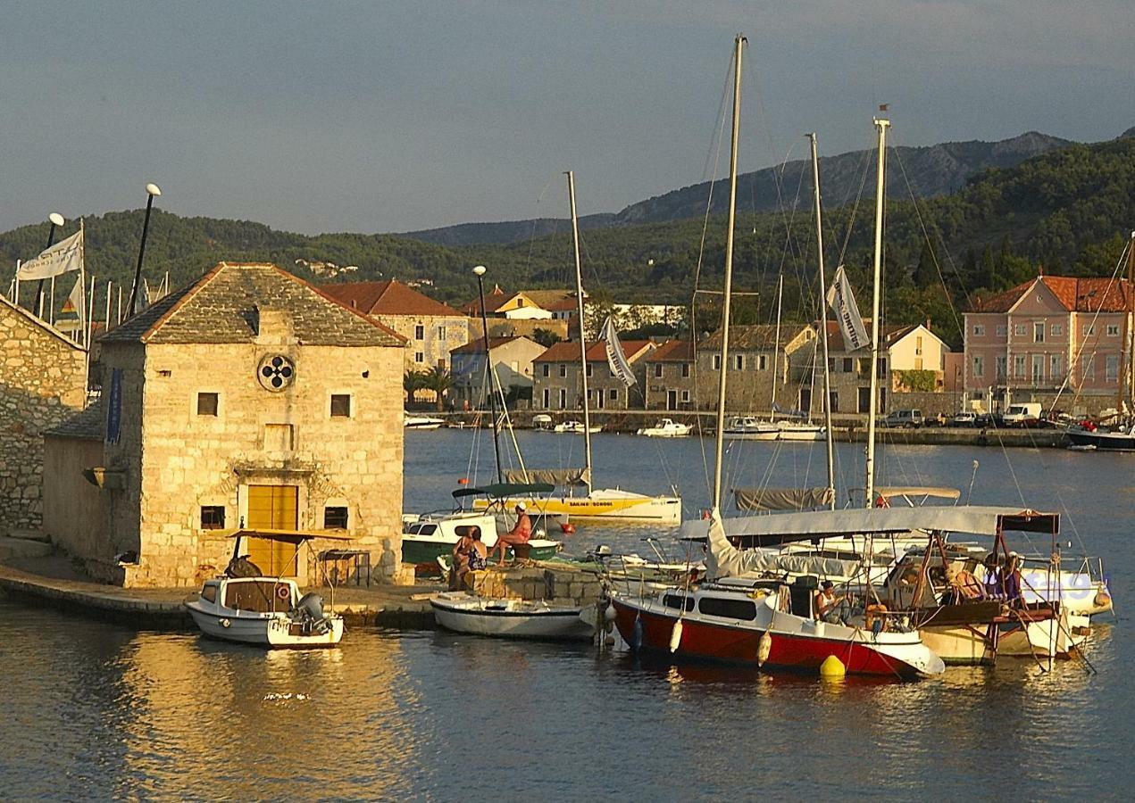 House At The Seafront Apartment Stari Grad  Exterior photo