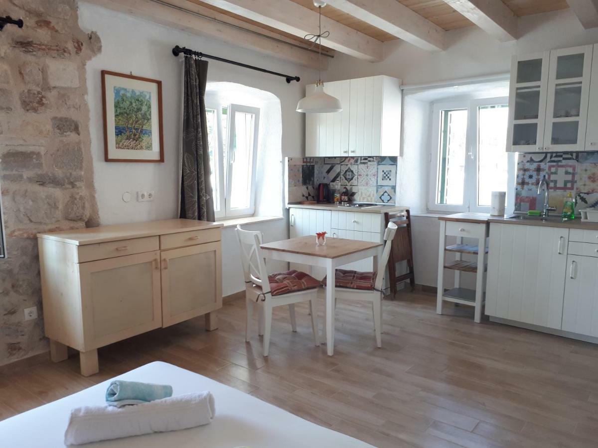House At The Seafront Apartment Stari Grad  Exterior photo